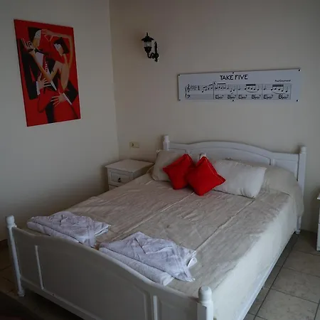 Hotel Piano - Adults Only